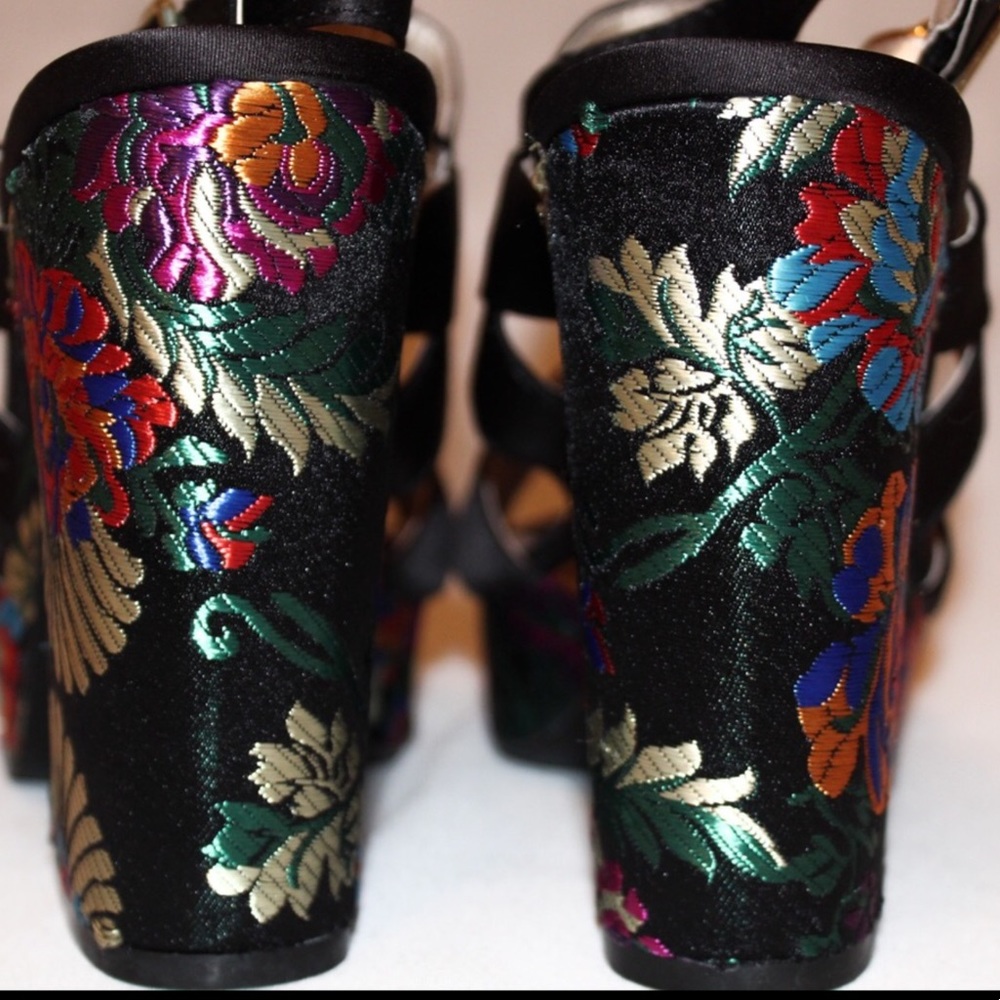 Qupid Open Matte Floral Wedge Block Heel, adjusts - Picture 6 of 8